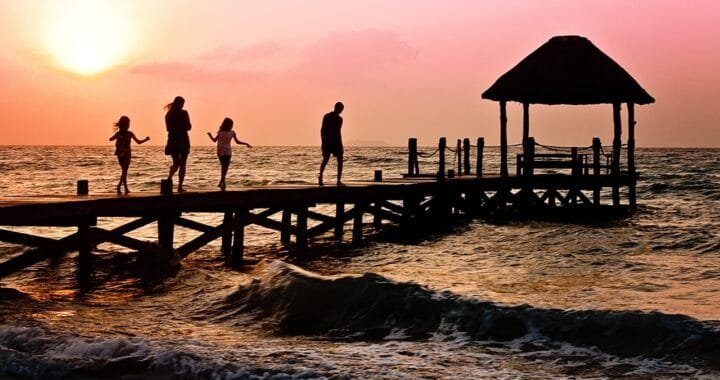 Best Family Vacation Destinations & Travel Tips for a Stress-Free Trip 🌍✈️